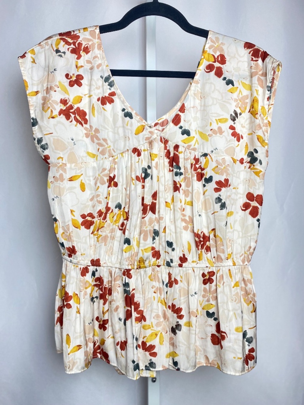 Grade & Gather Womenʻs Cream and Fall-tone V-neck Floral Peplum Style Blouse M